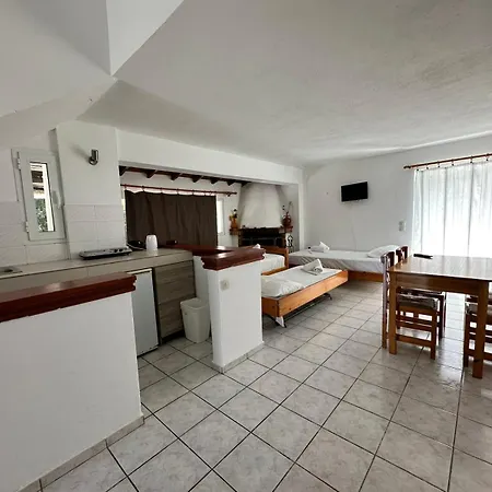 Apartahotel Nikos 3*