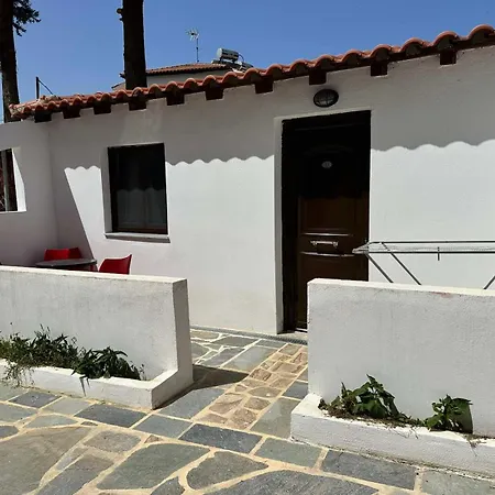 Nikos Apartahotel 3*