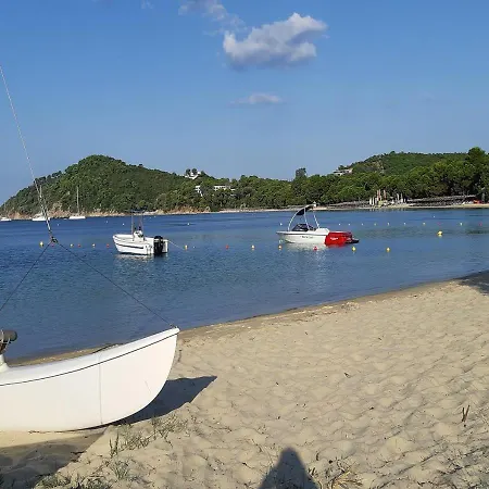 Apartahotel Nikos 3*