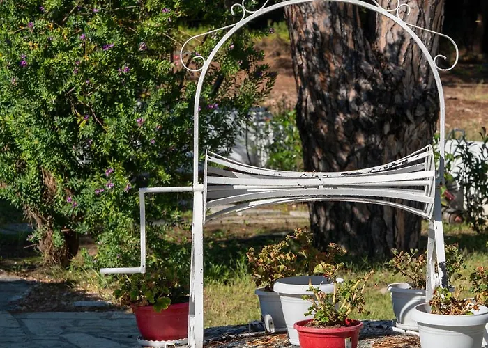 Nikos 3* Koukounaries