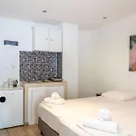 Nikos 4*
