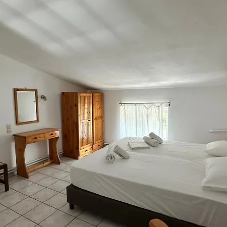 Nikos Aparthotel