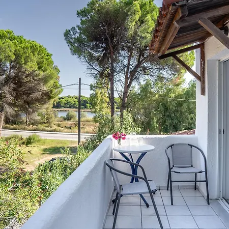 Nikos 3* Koukounaries