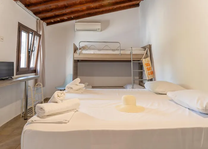 Nikos 3* Koukounaries